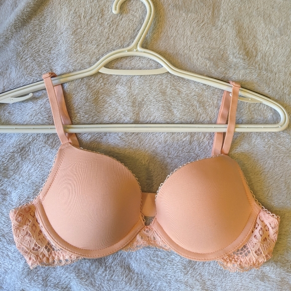 Victoria's Secret 32A push up bra - Picture 1 of 5